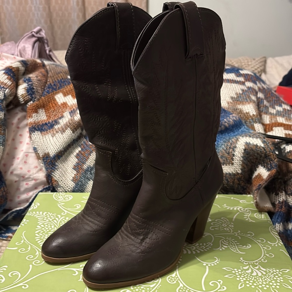 Women’s heeled cowboy boots